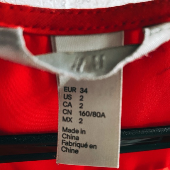 🌶 Sleeveless Top 🌶 - Picture 2 of 2